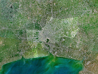 https://upload.wikimedia.org/wikipedia/commons/thumb/f/f6/Bangkok_satellite_city-area.jpg/320px-Bangkok_satellite_city-area.jpg